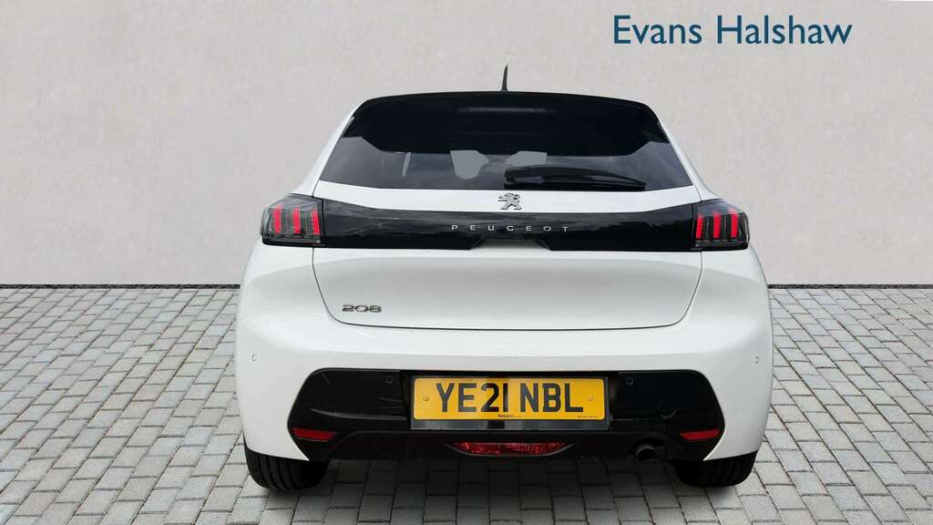 Peugeot 208 1.2 Puretech 100 Allure Premium 2021 White #5