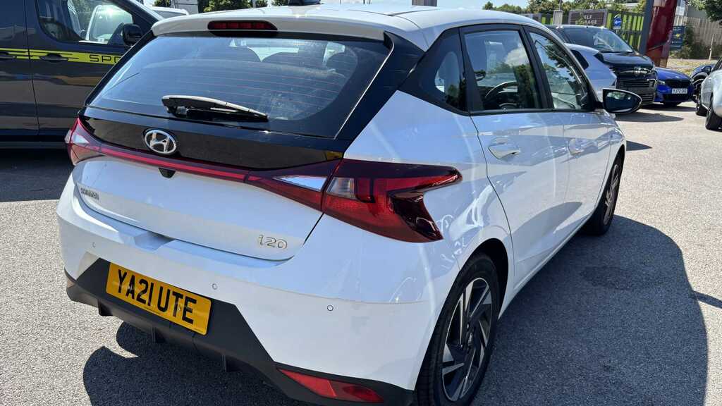 Hyundai I20 1.0T Gdi 48V Mhd Se Connect 2021 YA21UTE White #4