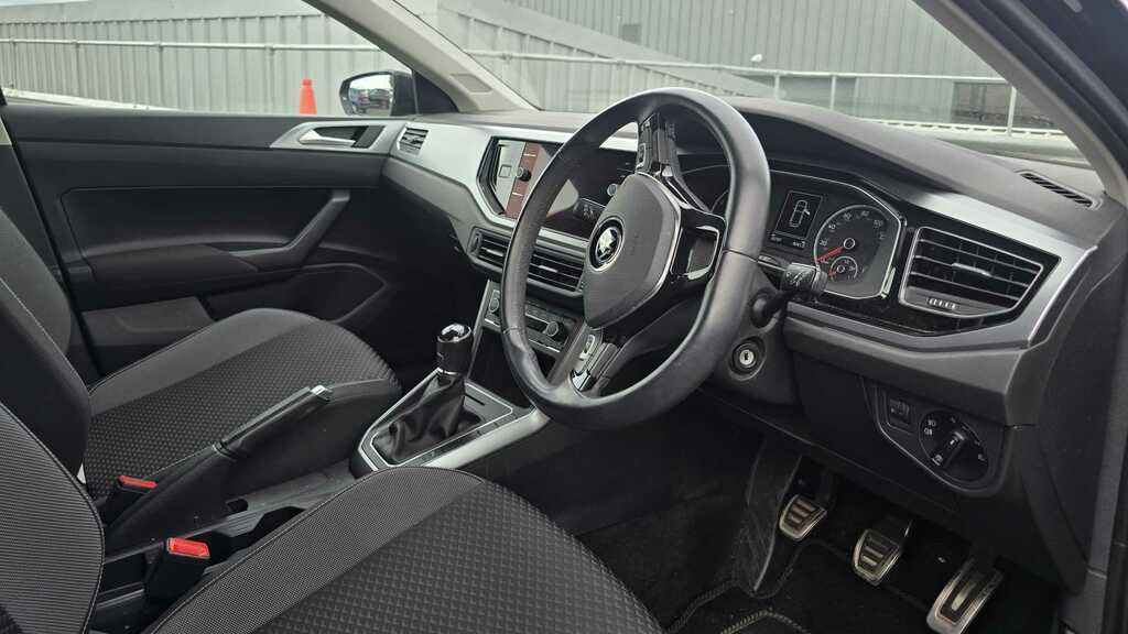 Volkswagen Polo 1.0 Tsi 95 Active 2021 SC21XVE Black #4