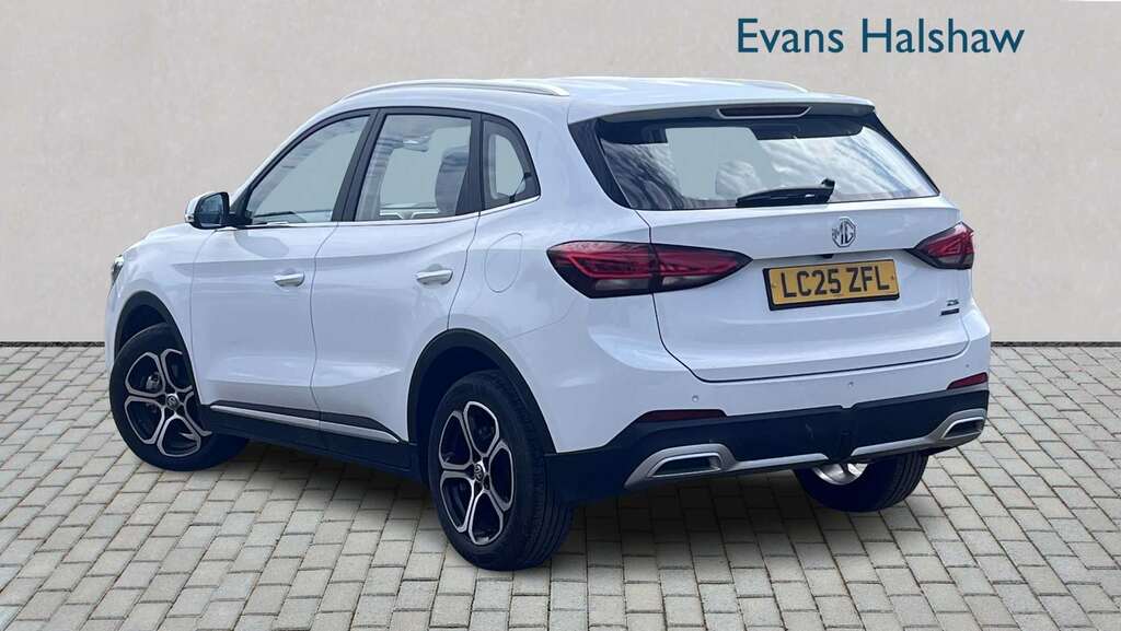 MG ZS 1.5 Hybrid Se 2025 White #2