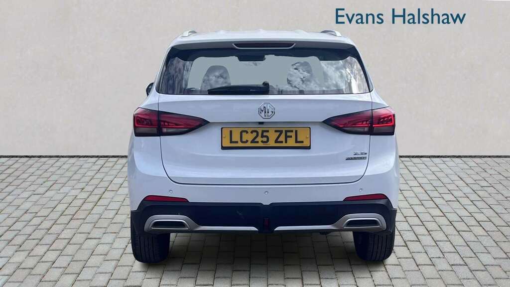 MG ZS 1.5 Hybrid Se 2025 White #4
