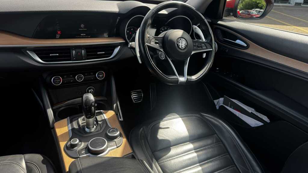 Alfa Romeo Stelvio 2.0 Turbo 280 Milano Red #17