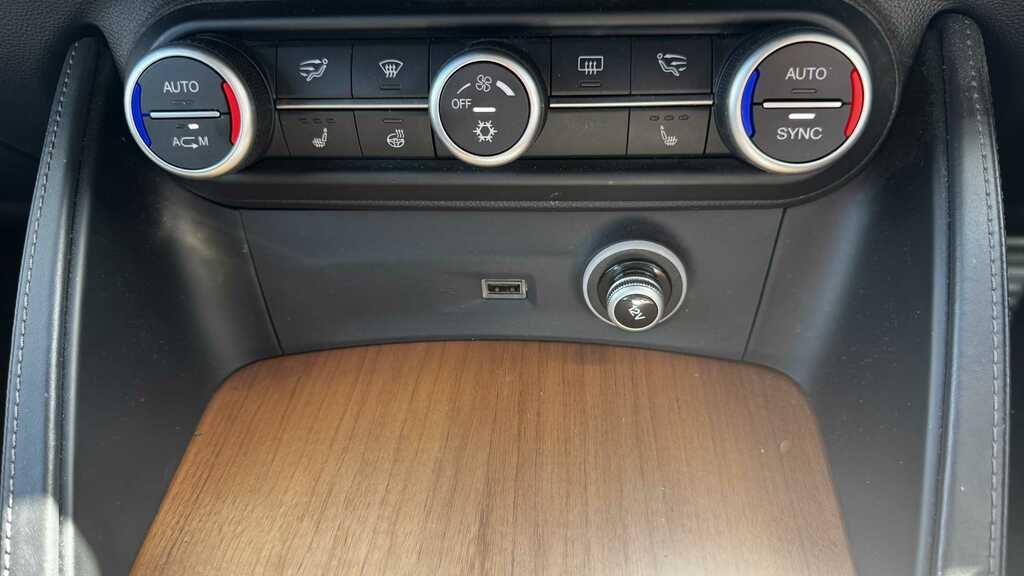 Alfa Romeo Stelvio 2.0 Turbo 280 Milano Red #29
