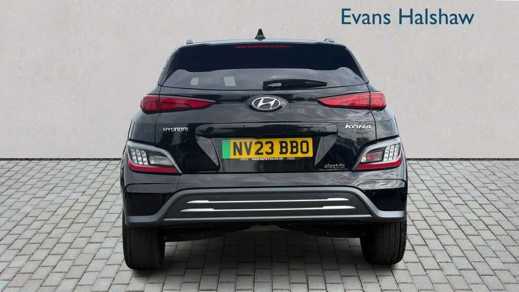 Hyundai Kona 150Kw Premium 64Kwh 2023 Black #4