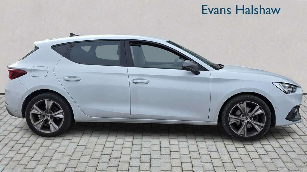 Seat Leon 1.0 Etsi Fr Dsg 2023 White #2