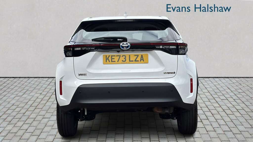 Toyota Yaris Cross 1.5 Hybrid Icon Cvt 2024 KE73LZA White #5