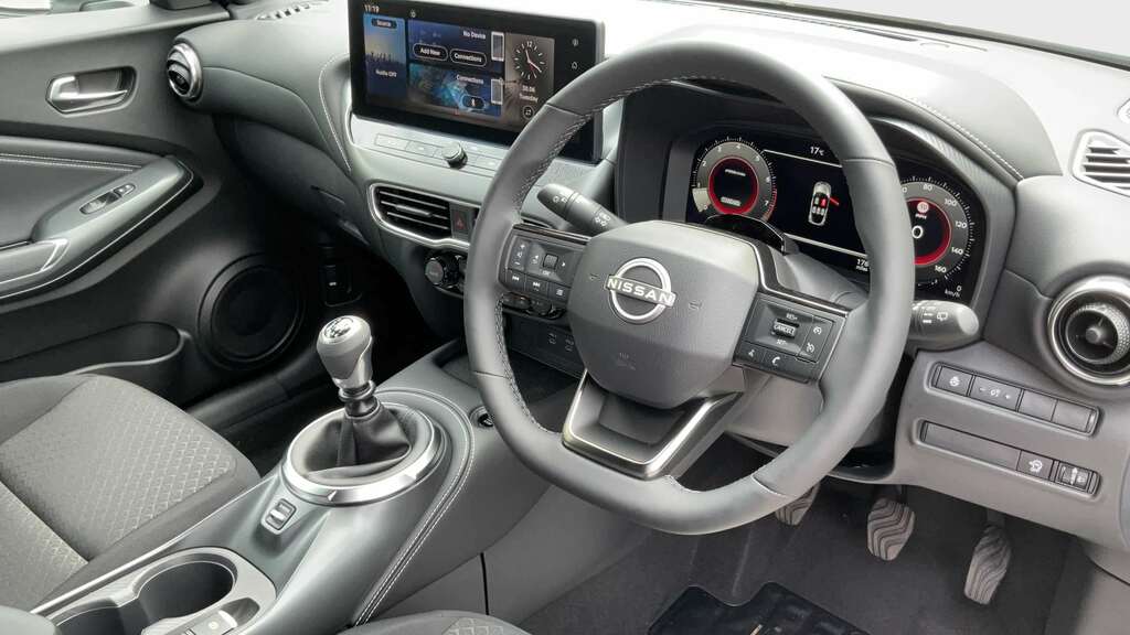 Nissan Juke N-connecta Suv Blue #8