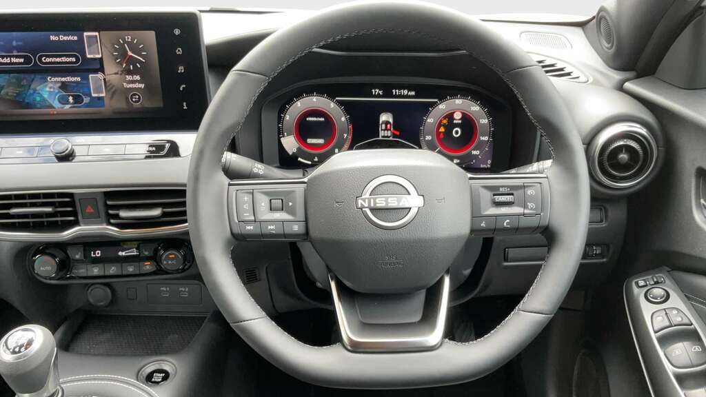 Nissan Juke N-connecta Suv Blue #9