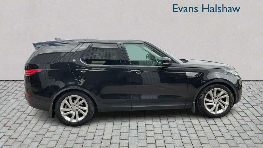 Land Rover Discovery 3.0 Td6 Hse 2018 Black #3