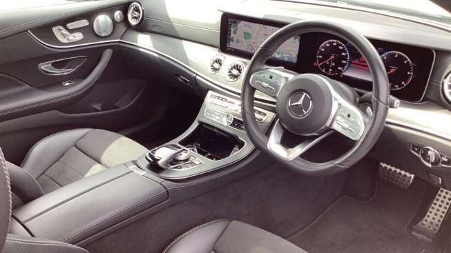 Mercedes-Benz E Class E220d 4Matic Amg Line 9G-tronic 2019 White #3