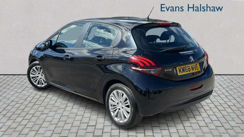 Peugeot 208 1.2 Puretech 82 Signature Start Stop 2018 KM68NVE Black #2
