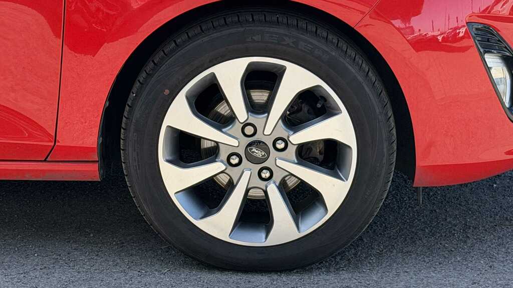 Ford Fiesta 1.1 Zetec 2019 YH68RDB Red #5