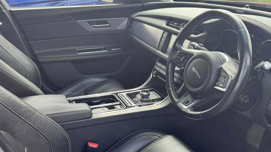 Jaguar XF 2.0D R-sport Euro 6 Ss White #7