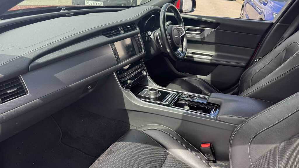 Jaguar XF 2.0D R-sport Euro 6 Ss White #12