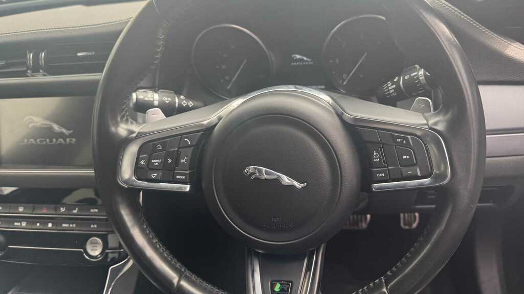 Jaguar XF 2.0D R-sport Euro 6 Ss White #8