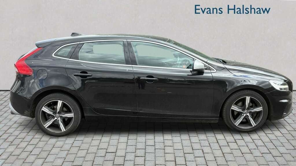 Volvo V40 T2 122 R Design 2018 Black #3