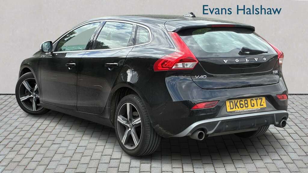 Volvo V40 T2 122 R Design 2018 Black #2
