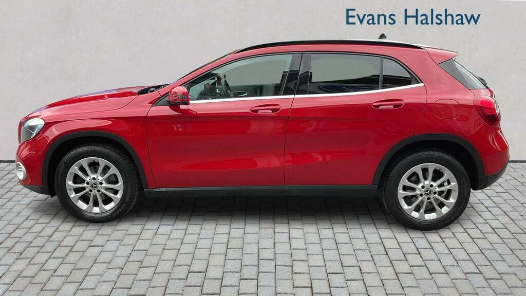 Mercedes-Benz GLA Class 200 Se 2017 Red #3