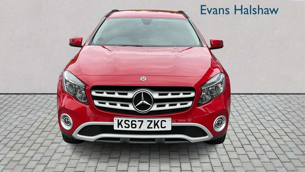 Mercedes-Benz GLA Class 200 Se 2017 Red #4