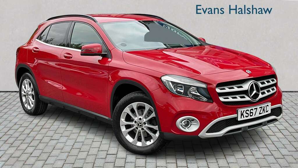 Mercedes-Benz GLA Class 200 Se 2017 Red