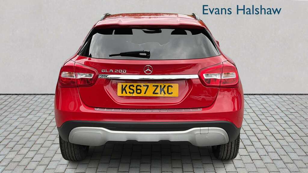 Mercedes-Benz GLA Class 200 Se 2017 Red #5