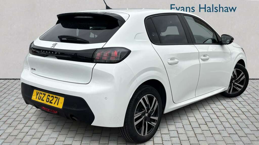 Peugeot 208 1.2 Puretech 100 Active Premium 2023 YGZ6271 White #2