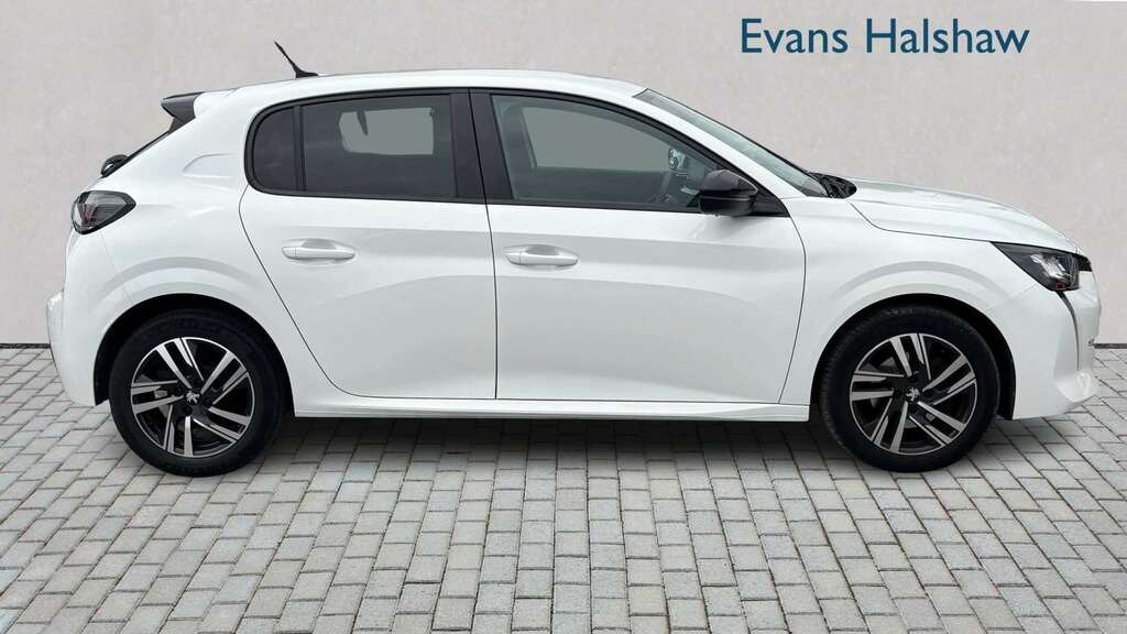 Peugeot 208 1.2 Puretech 100 Active Premium 2023 YGZ6271 White #4