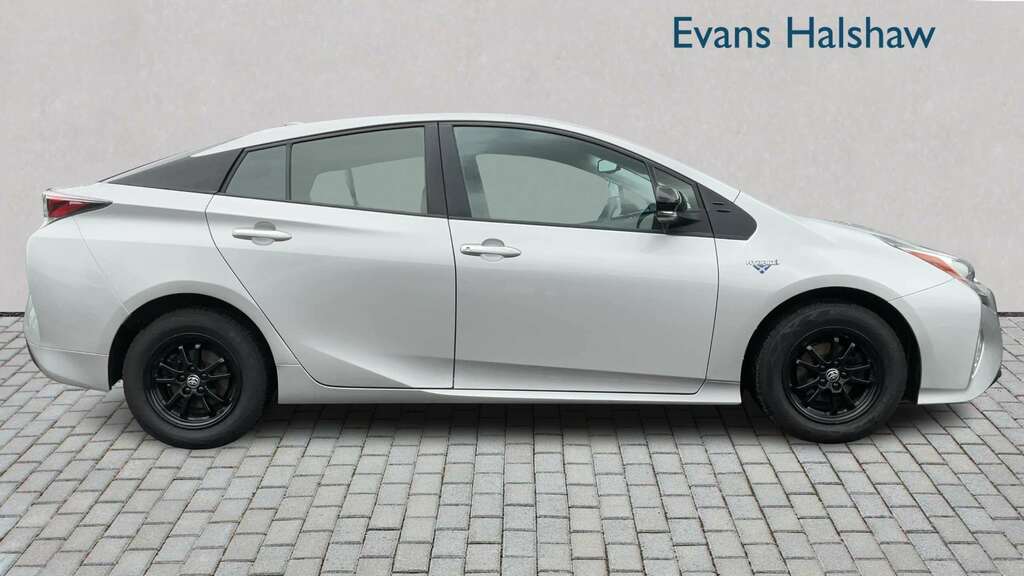 Toyota Prius 1.8 Vvti Business Edition Cvt 2018 Silver #3