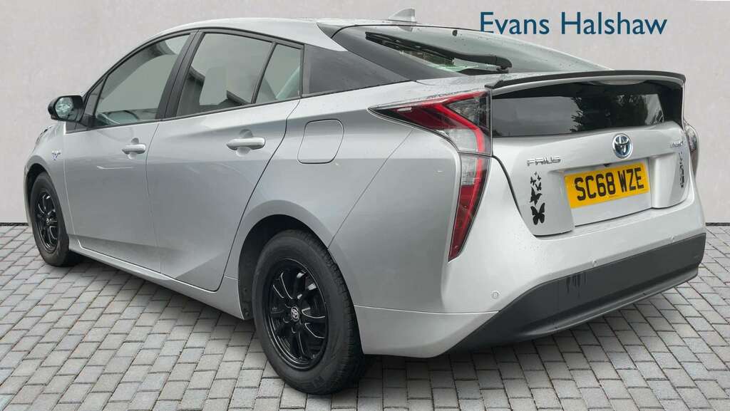 Toyota Prius 1.8 Vvti Business Edition Cvt 2018 Silver #2