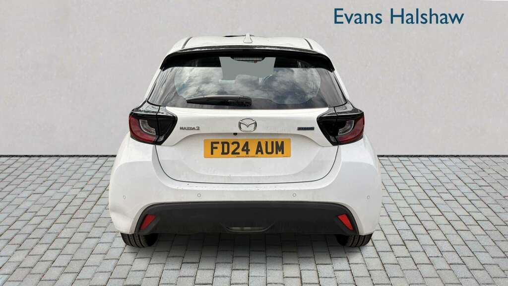 Mazda 2 1.5I Hybrid Exclusive Line Cvt 2024 White #4