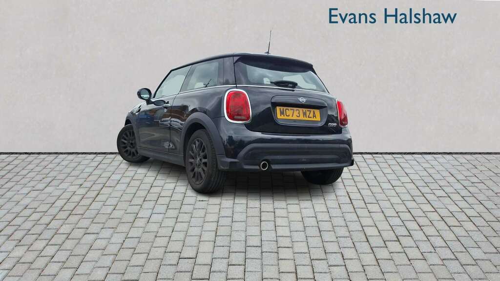 Mini Hatch 1.5 Cooper Classic 2023 MC73WZA Black #2