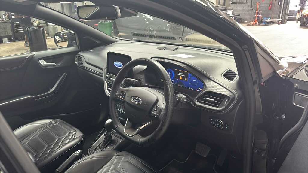 Ford Puma 1.0 Ecoboost Hybr Mhev 155 St-line Vignale Dct LK23NNR Black #4