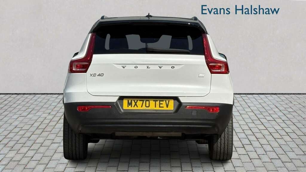Volvo XC40 1.5 T5 Recharge Phev R Design Pro 2020 MX70TEV White #4