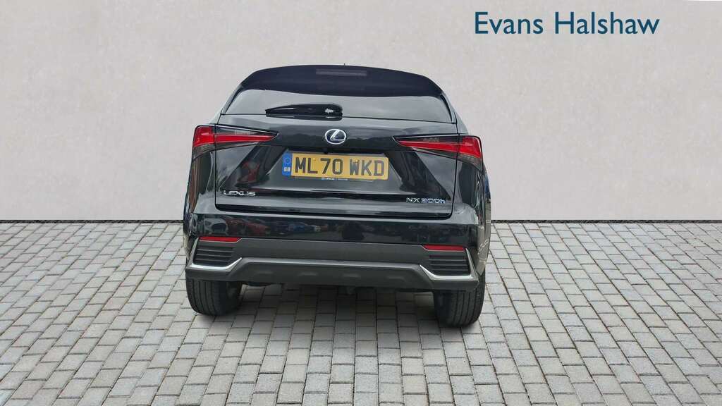 Lexus NX 300H 2.5 Cvt 8 Nav 2020 Black #4