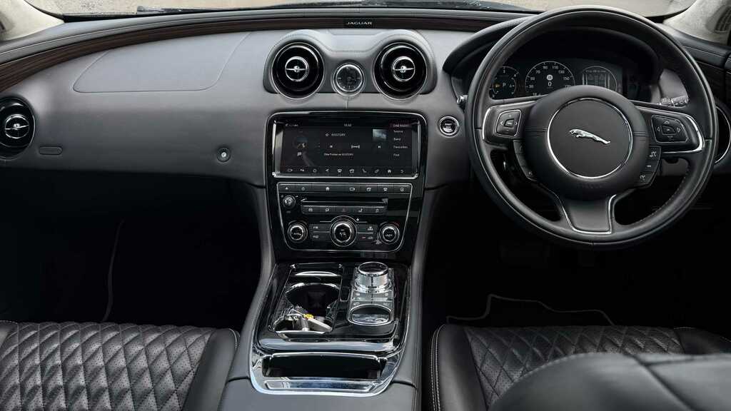 Jaguar XJ 3.0D V6 Portfolio 2018 Grey #6
