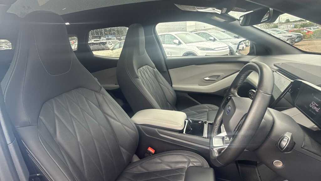 Ford Explorer Estate 210Kw Premium 77Kwh Pano Black #3