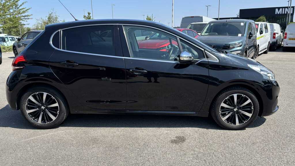 Peugeot 208 1.2 Puretech Allure Premium 2017 YK17CKR Black #4