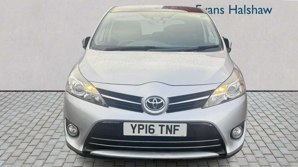 Toyota Verso 1.8 V-matic Design M-drive S 2016 Silver #2