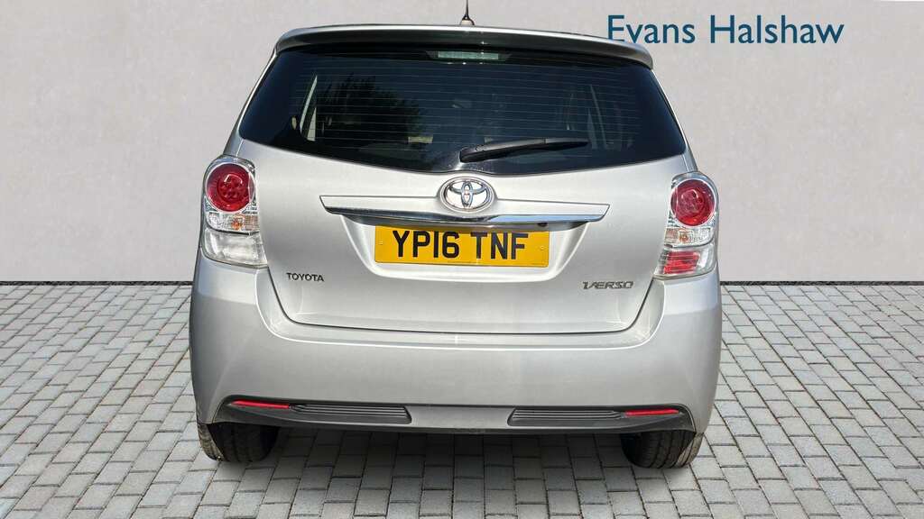 Toyota Verso 1.8 V-matic Design M-drive S 2016 Silver #3