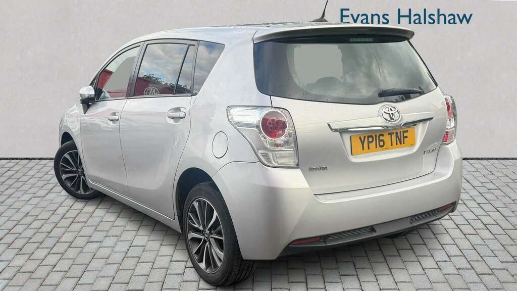 Toyota Verso 1.8 V-matic Design M-drive S 2016 Silver