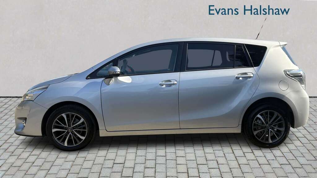 Toyota Verso 1.8 V-matic Design M-drive S 2016 Silver #2