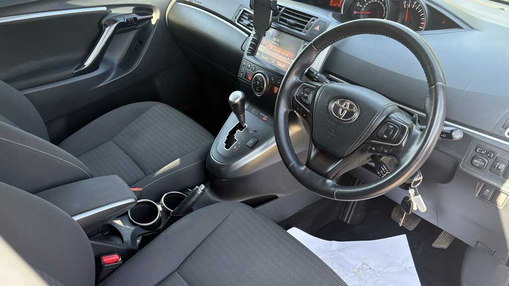 Toyota Verso 1.8 V-matic Design M-drive S 2016 Silver #6