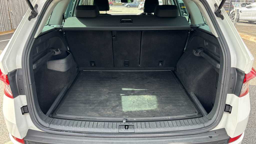 Skoda Kodiaq 1.4 Tsi 150 Se 4X4 2018 White #6