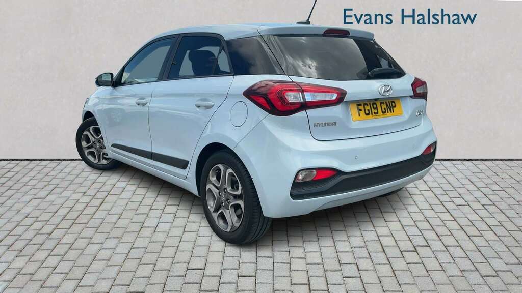 Hyundai I20 1.2 Mpi 84Ps Premium Nav Red #1