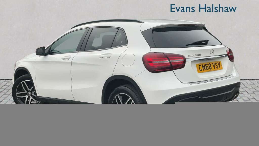 Mercedes-Benz GLA Class 180 Urban Edition 2018 White
