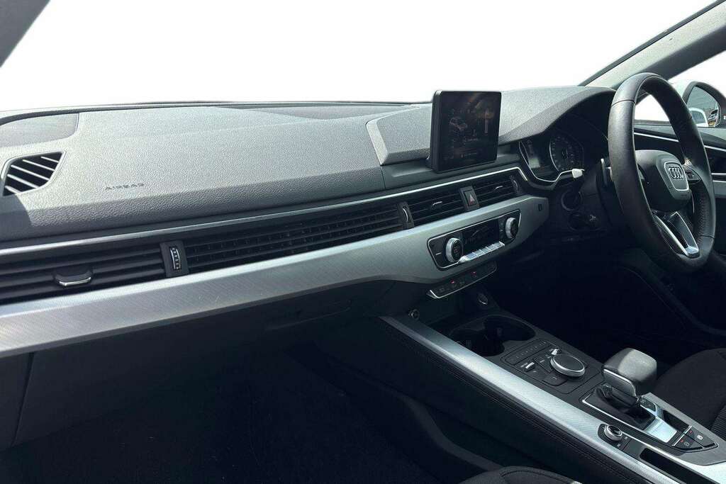 Audi A4 35 Tfsi Se S Tronic 2019 White