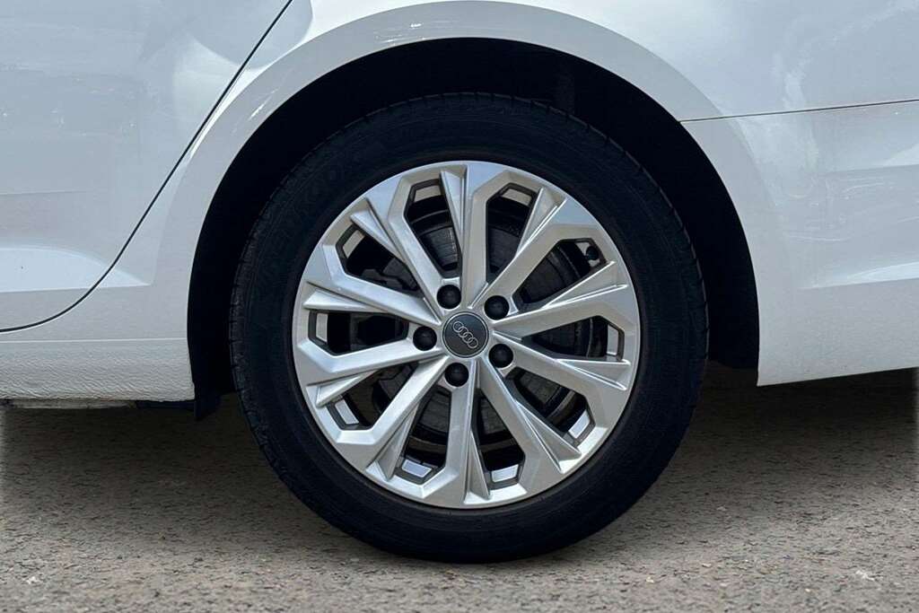 Audi A4 35 Tfsi Se S Tronic 2019 White #4