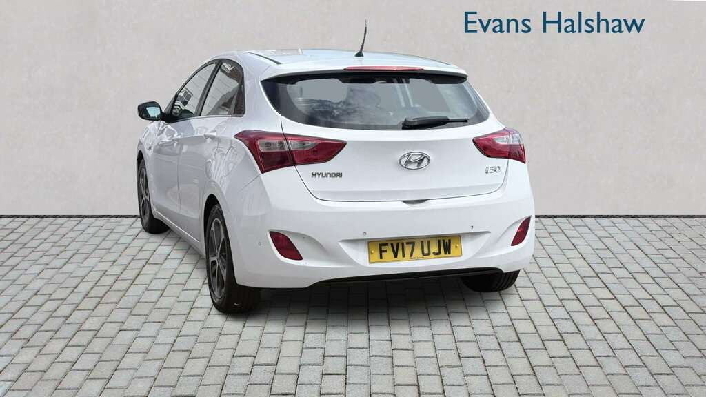 Hyundai I30 1.4 Blue Drive Se 2017 White #5