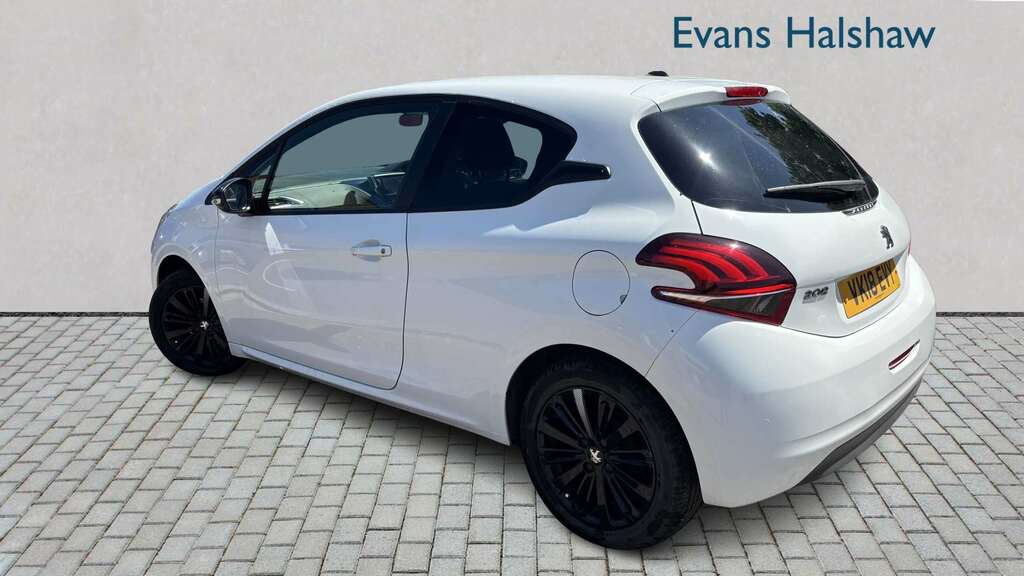 Peugeot 208 1.2 Puretech 82 Black Edition 2018 White #2
