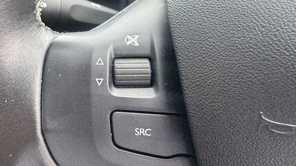 Peugeot 208 1.2 Puretech 82 Signature Start Stop Black #17